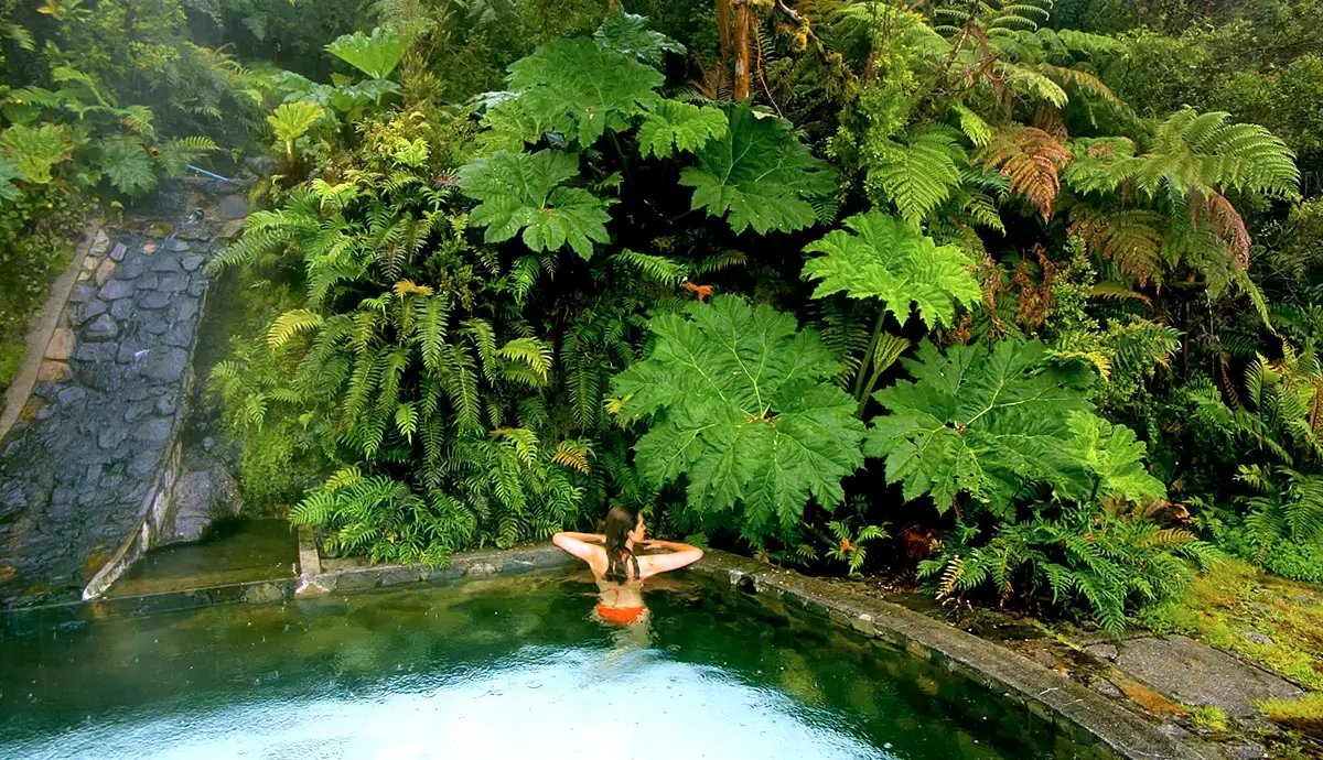 Relajo en las Termas del Ventisquero en Puyuhuapi, Región de Aysén. Relajo en las Termas del Ventisquero en Puyuhuapi, Región de Aysén.